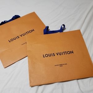 2 LOUIS VUITTON paper bags (take all)